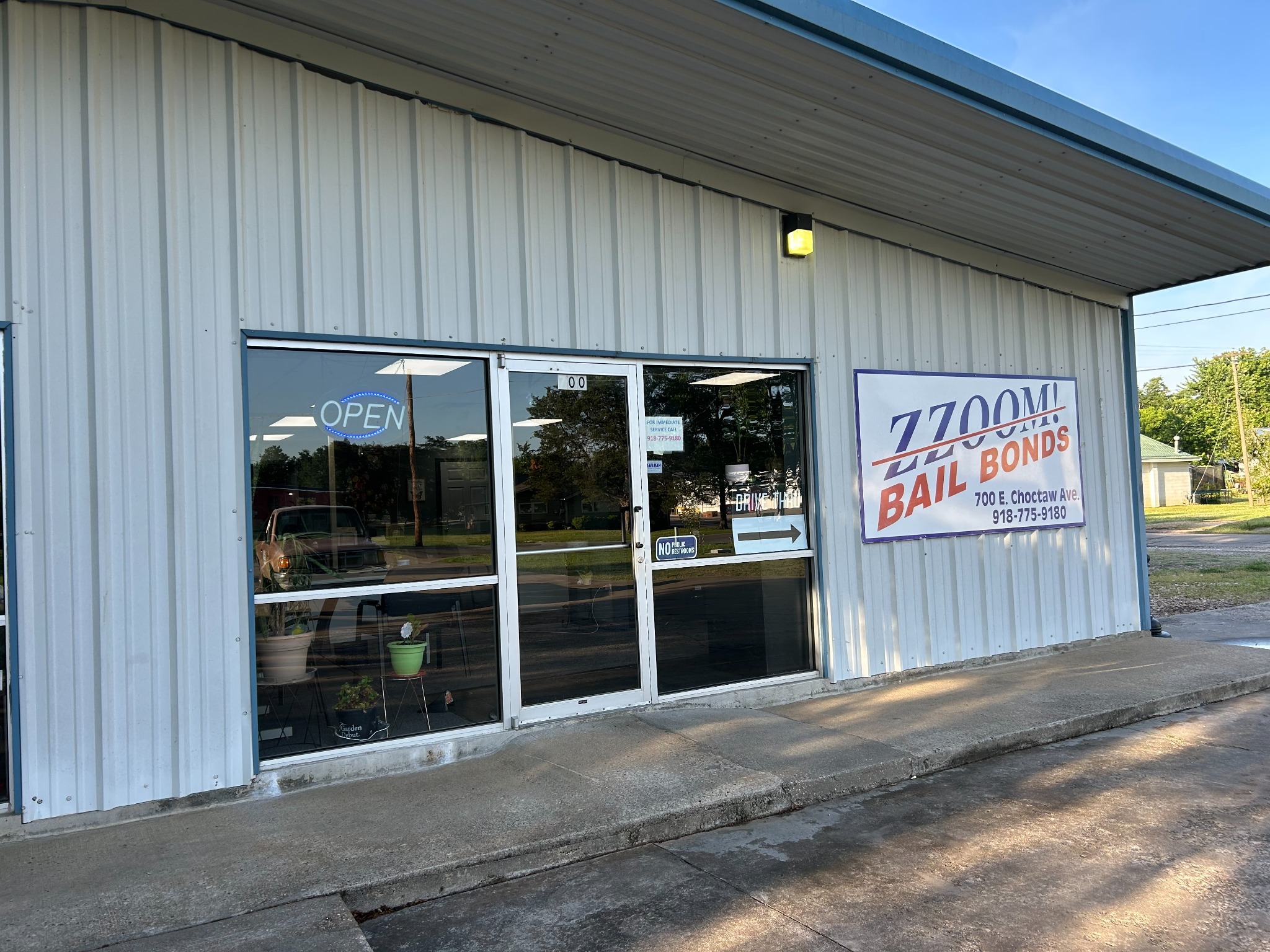 ZZoom Bail Bonds front entrance and drive-thru entrance